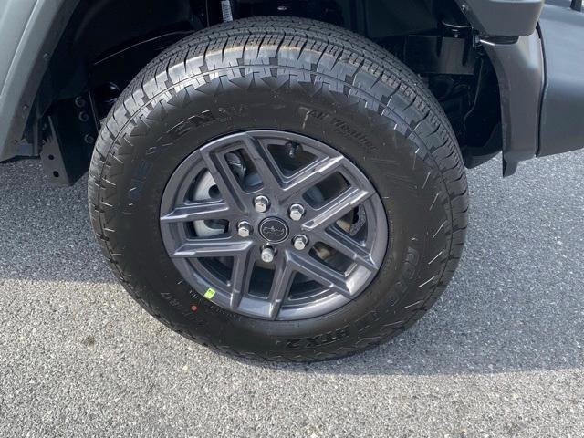 new 2025 Jeep Wrangler car, priced at $43,275