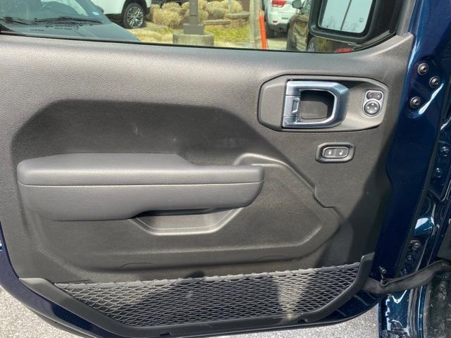 new 2025 Jeep Wrangler car, priced at $43,275