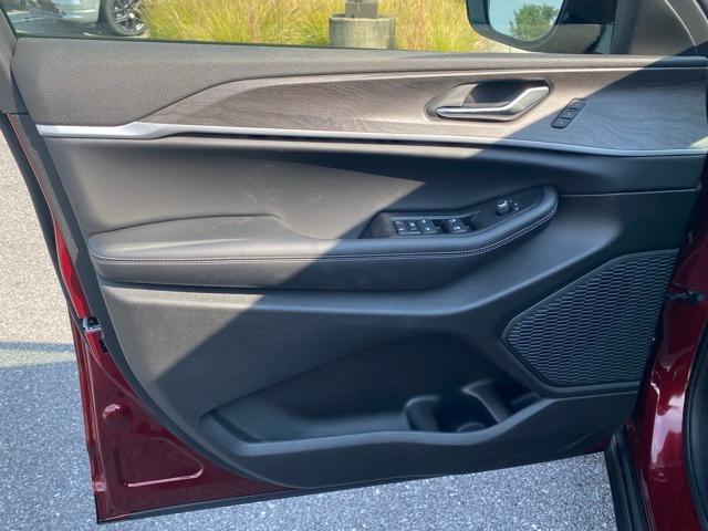 new 2025 Jeep Grand Cherokee car, priced at $44,750