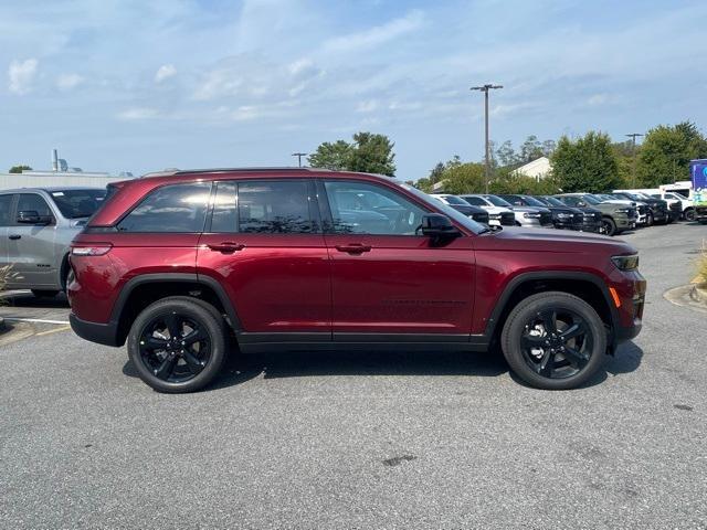 new 2025 Jeep Grand Cherokee car, priced at $44,750
