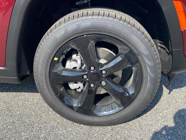 new 2025 Jeep Grand Cherokee car, priced at $44,750