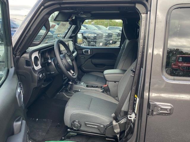 new 2025 Jeep Gladiator car, priced at $47,575