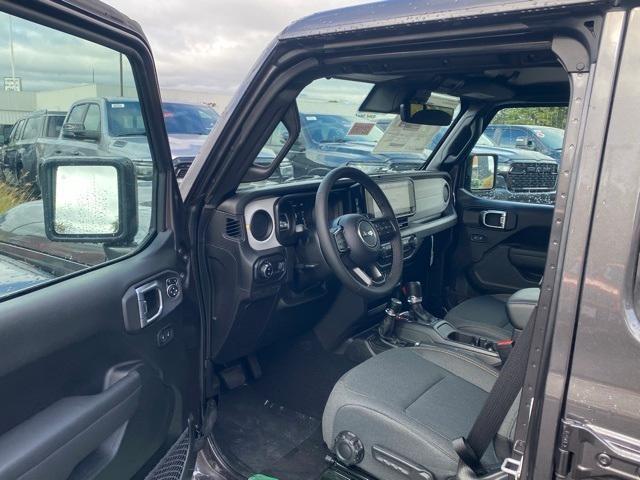 new 2025 Jeep Gladiator car, priced at $47,575