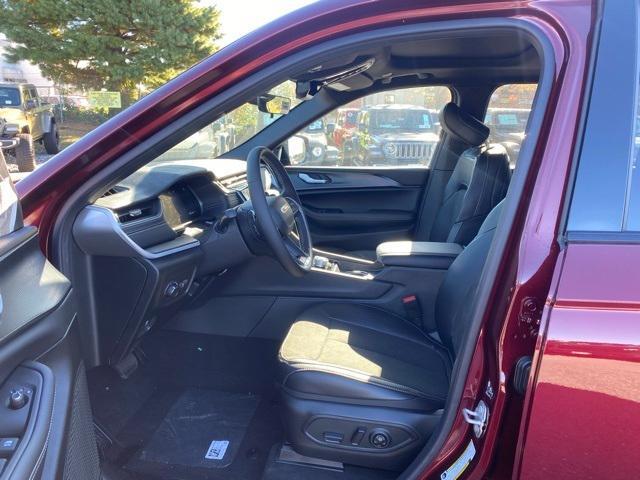 new 2025 Jeep Grand Cherokee car, priced at $40,750