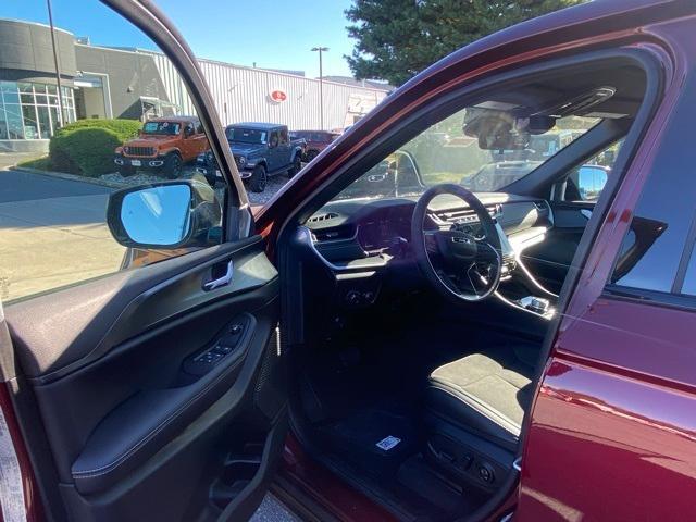 new 2025 Jeep Grand Cherokee car, priced at $40,750