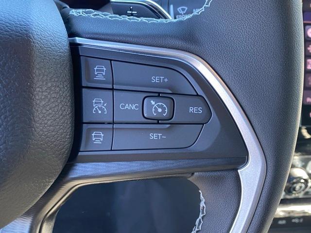 new 2025 Jeep Grand Cherokee car, priced at $40,750