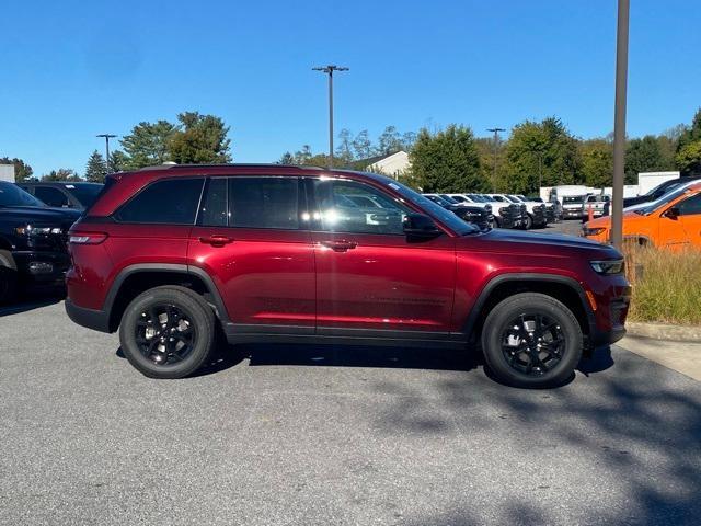 new 2025 Jeep Grand Cherokee car, priced at $40,750