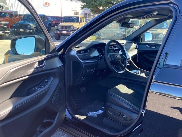 new 2025 Jeep Grand Cherokee car, priced at $47,065