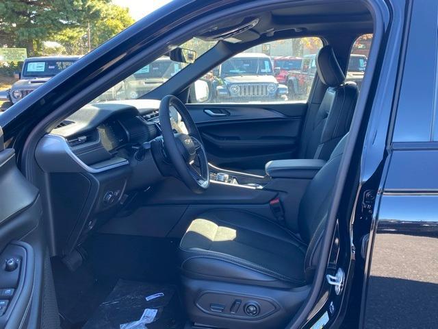 new 2025 Jeep Grand Cherokee car, priced at $47,065