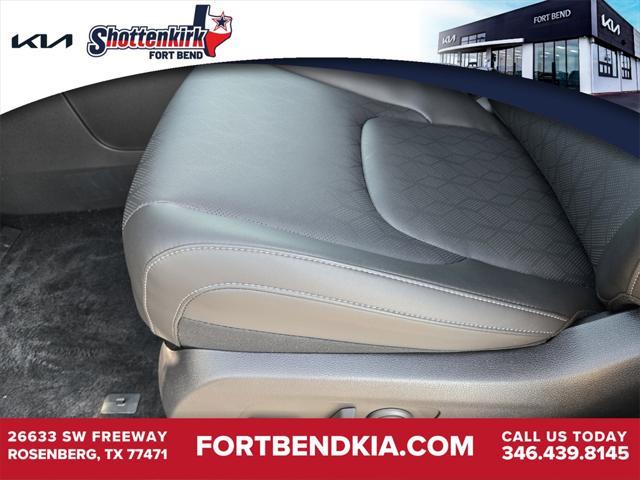 new 2025 Kia Carnival Hybrid car, priced at $53,890