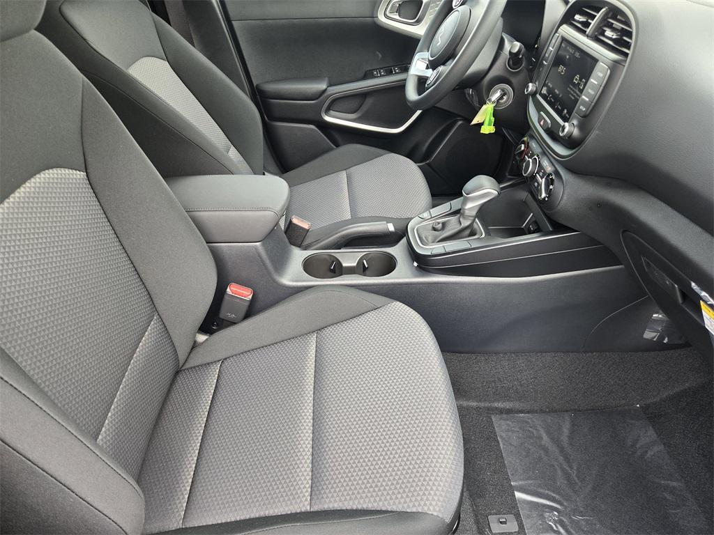 new 2025 Kia Soul car, priced at $19,184