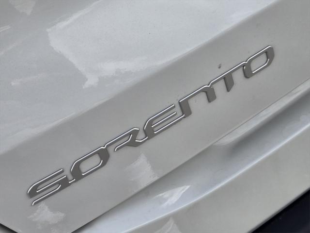 new 2025 Kia Sorento Hybrid car, priced at $40,861