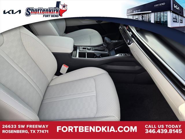 new 2025 Kia Sorento car, priced at $38,060