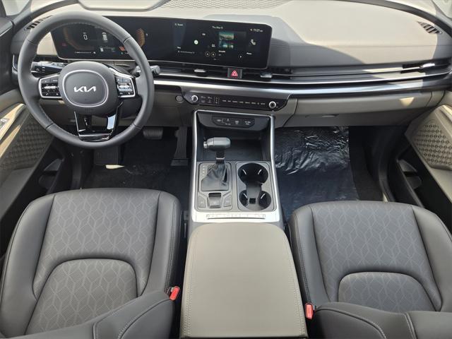 new 2025 Kia Carnival car, priced at $37,975