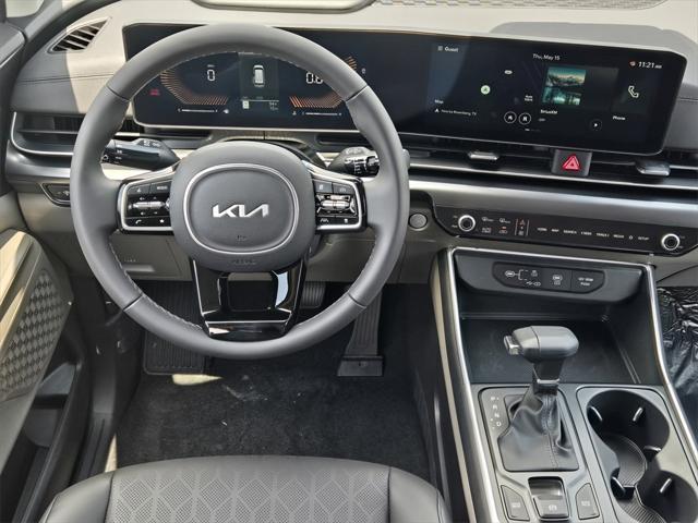 new 2025 Kia Carnival car, priced at $37,975