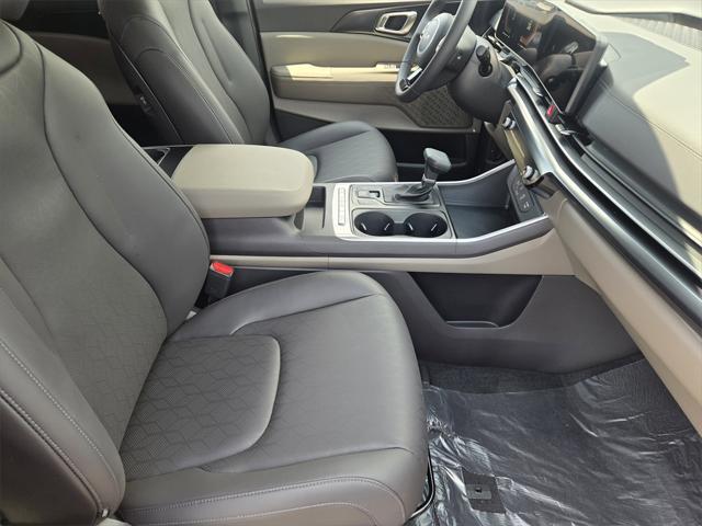 new 2025 Kia Carnival car, priced at $37,975