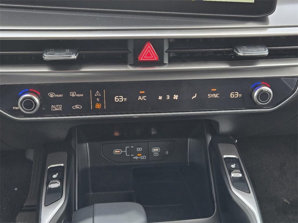 new 2025 Kia Sorento car, priced at $30,889
