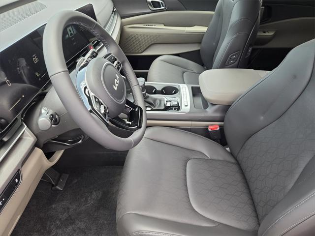 new 2025 Kia Carnival car, priced at $41,065