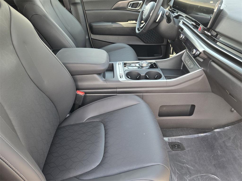 new 2026 Kia Carnival Hybrid car, priced at $47,989