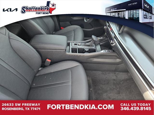 new 2025 Kia Sorento car, priced at $38,300