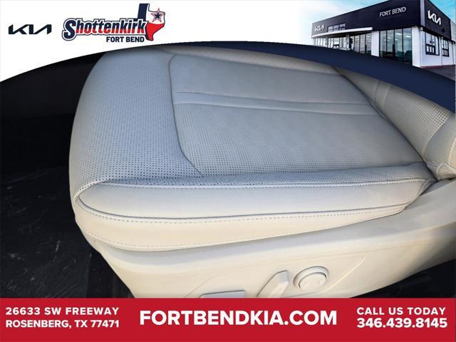 new 2025 Kia Sorento car, priced at $38,105