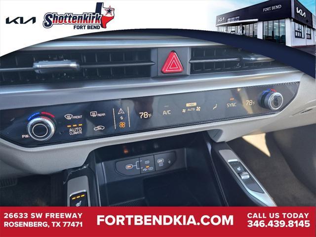 new 2025 Kia Sorento car, priced at $38,105