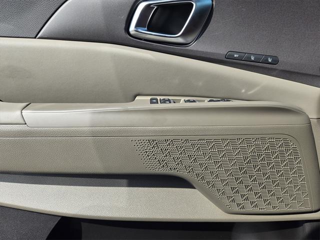 new 2025 Kia Carnival car, priced at $40,331