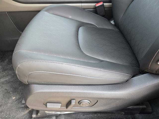 new 2025 Kia Carnival car, priced at $40,331