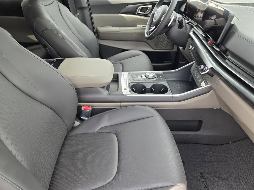 new 2026 Kia Carnival Hybrid car, priced at $42,185
