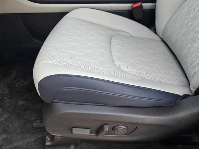 new 2025 Kia Carnival car, priced at $40,920