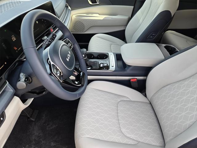 new 2025 Kia Carnival car, priced at $40,920