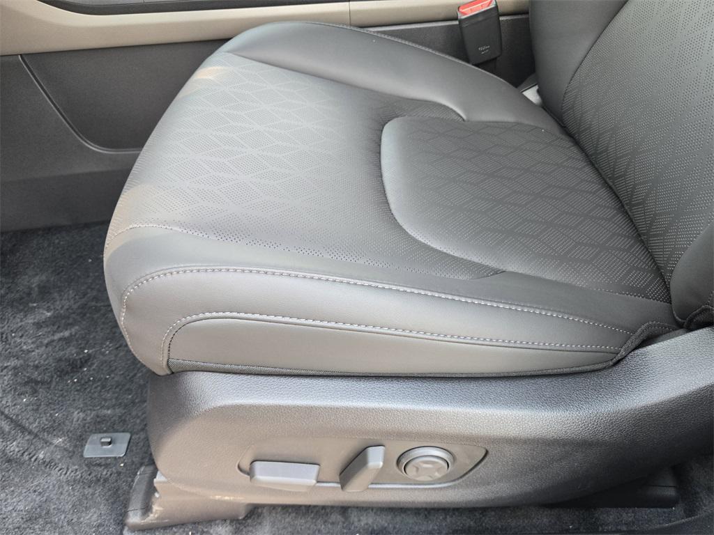 new 2026 Kia Carnival Hybrid car, priced at $39,652
