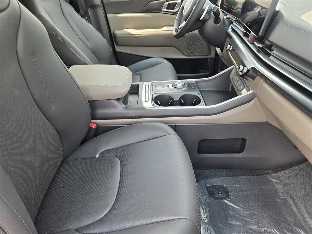 new 2026 Kia Carnival Hybrid car, priced at $39,652