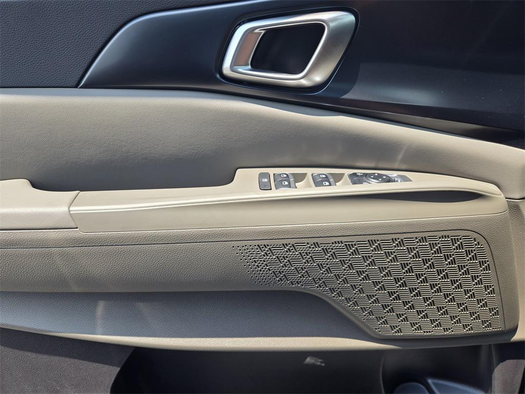 new 2026 Kia Carnival Hybrid car, priced at $39,652