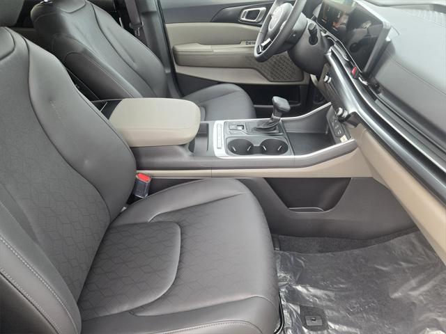 new 2025 Kia Carnival car, priced at $40,495