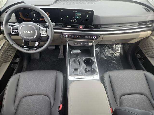 new 2025 Kia Carnival car, priced at $40,495