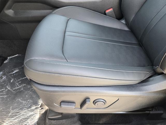 new 2025 Kia Sorento car, priced at $38,330