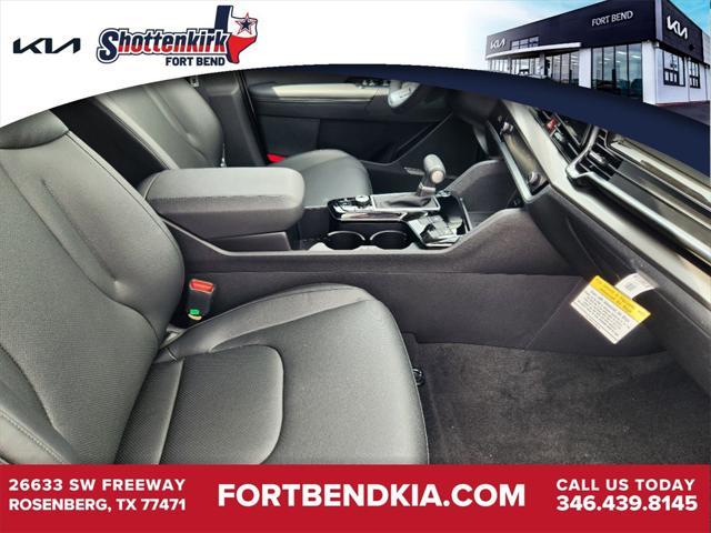 new 2025 Kia Sportage car, priced at $30,133