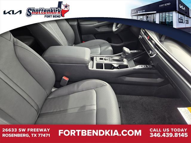 new 2025 Kia Sorento car, priced at $38,100