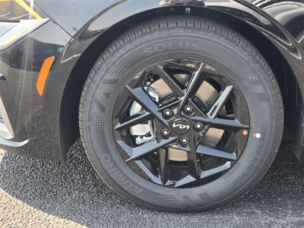 new 2026 Kia K5 car, priced at $25,637