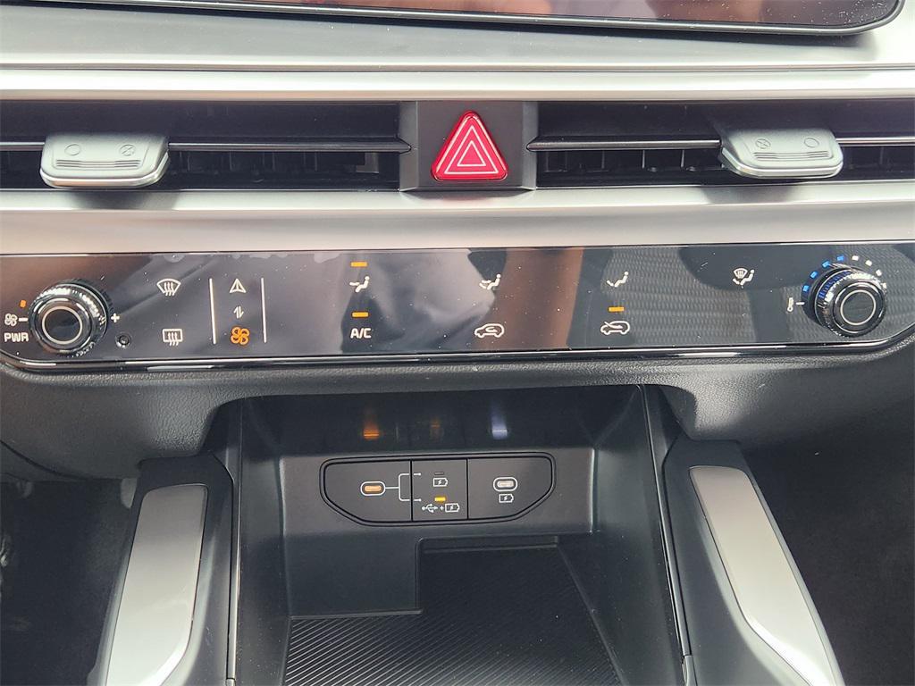 new 2026 Kia Sorento car, priced at $32,173