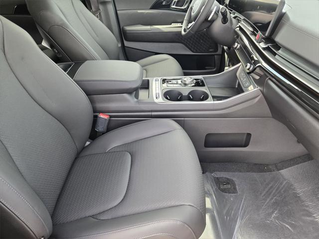 new 2025 Kia Carnival Hybrid car, priced at $52,067