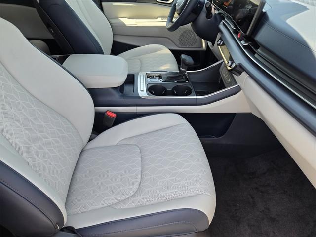 new 2025 Kia Carnival car, priced at $41,399