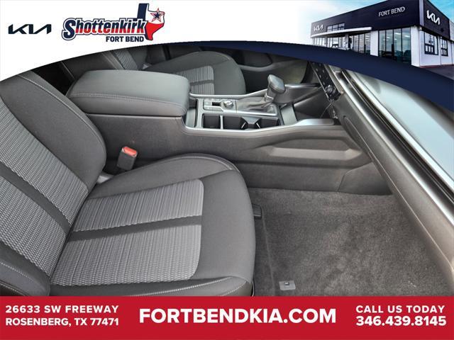 new 2025 Kia Sorento car, priced at $33,945