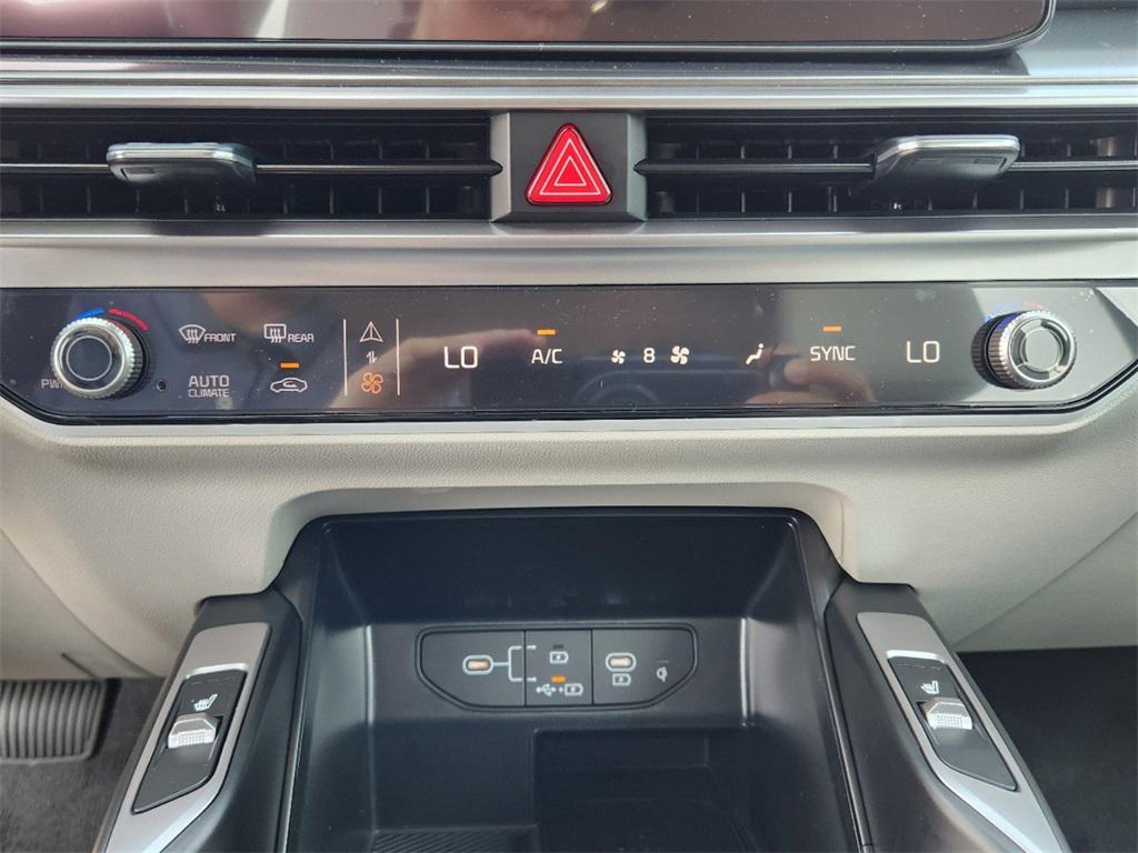 new 2025 Kia Sorento car, priced at $35,163
