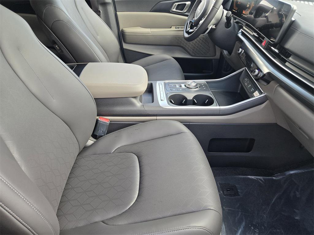 new 2026 Kia Carnival Hybrid car, priced at $42,185