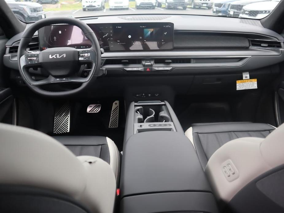 new 2024 Kia EV9 car, priced at $77,620