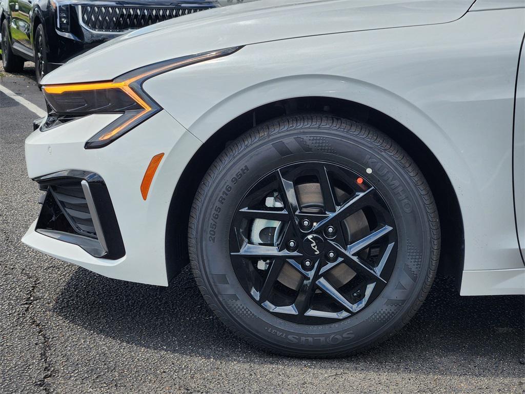 new 2026 Kia K5 car, priced at $26,107