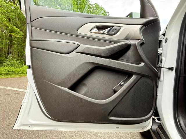 used 2023 Chevrolet Traverse car, priced at $32,900