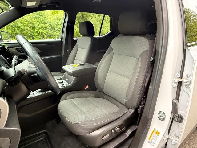 used 2023 Chevrolet Traverse car, priced at $32,900